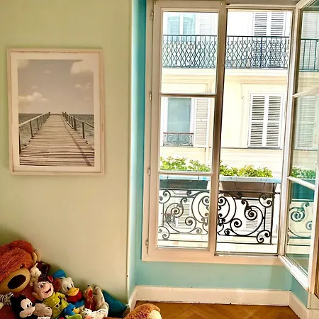 Madame Chic Paris